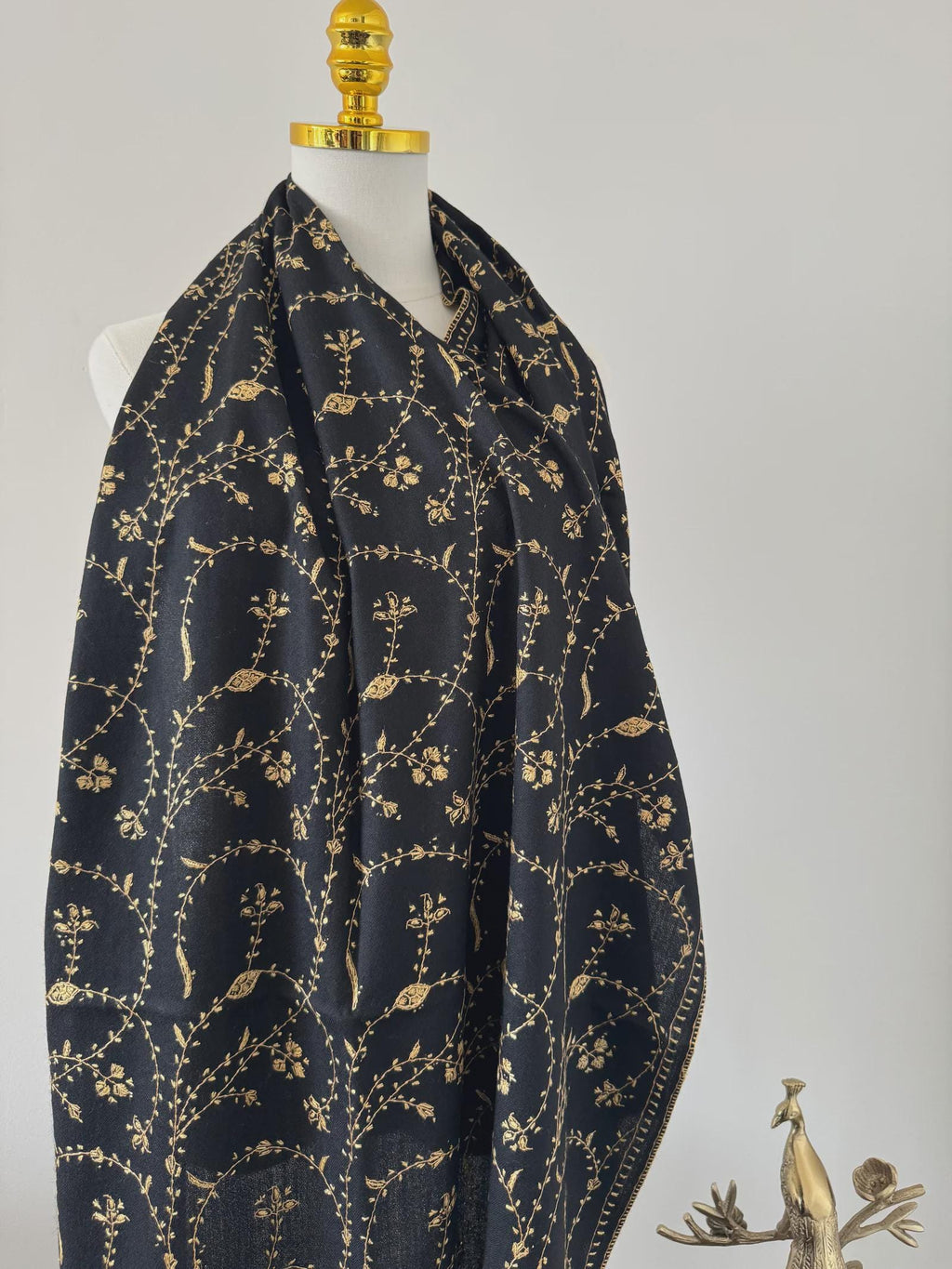 100 % Pashmina Wedding Shawl, Black & Gold, Sozni Hand Embroidery, Handwoven, Kashmir Wrap, Wedding Guest, Bridal Stole, Mother of the Bride