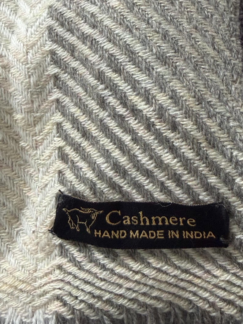 Cashmere throw handmade in India label detail
